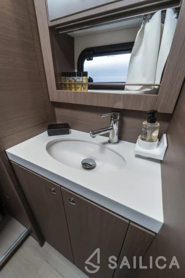 Bali 5.4. - Yacht Charter Sailica