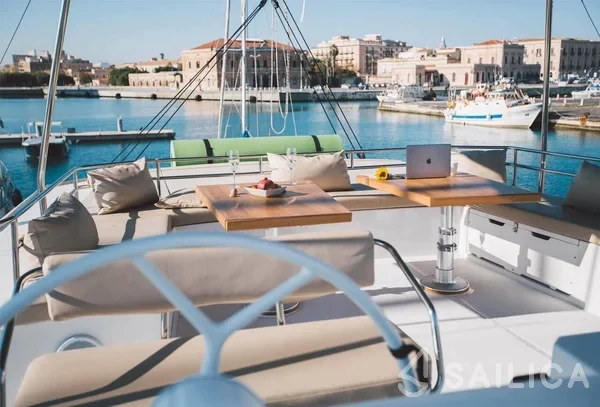 Bali 5.4. - Yacht Charter Sailica