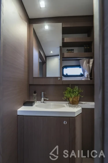 Bali 5.4. - Yacht Charter Sailica