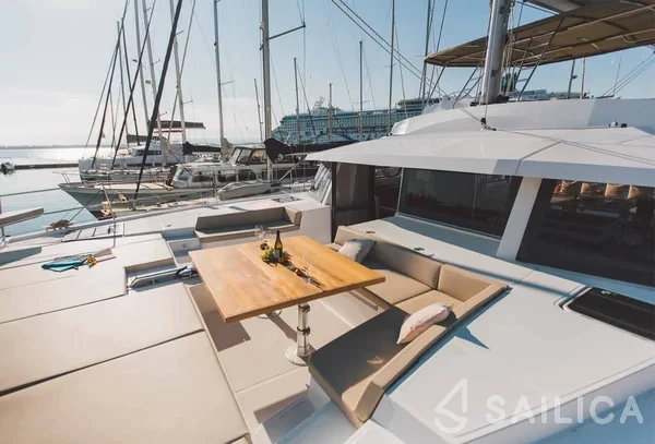 Bali 5.4. - Yacht Charter Sailica