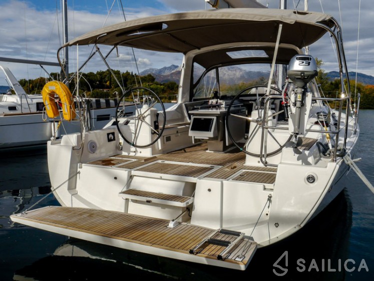Oceanis 41.1 - Yacht Charter Sailica