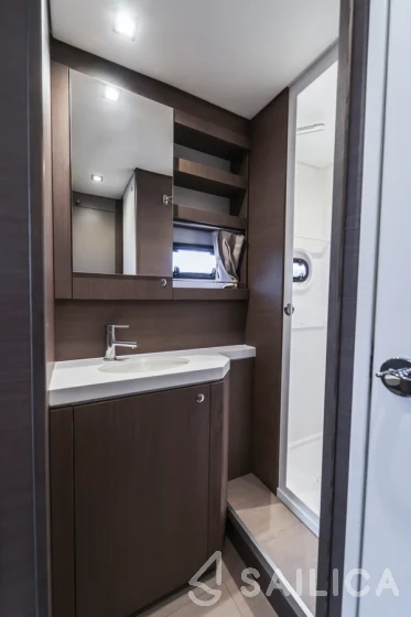 Bali 5.4. - Yacht Charter Sailica