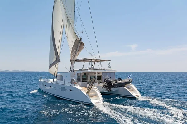 Lagoon 500 - Yacht Charter Sailica