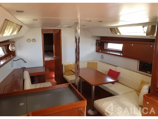 Oceanis 41 - Photo #23 Oceanis 41 - Yacht Charter Sailica
