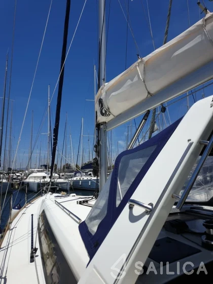 Oceanis 41 - Photo #31 Oceanis 41 - Yacht Charter Sailica
