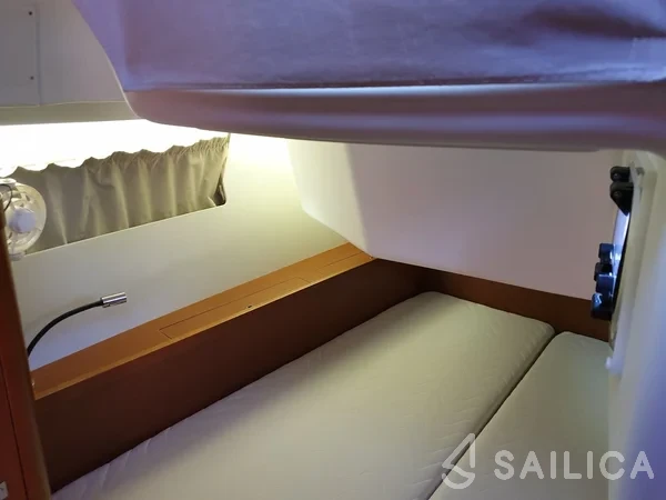 Oceanis 41 - Photo #33 Oceanis 41 - Yacht Charter Sailica