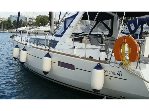 Oceanis 41 - Photo #21 Oceanis 41 - Yacht Charter Sailica
