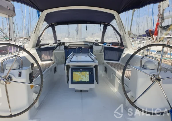 Oceanis 41 - Photo #24 Oceanis 41 - Yacht Charter Sailica