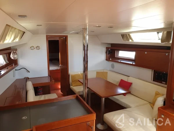 Oceanis 41 - Photo #32 Oceanis 41 - Yacht Charter Sailica