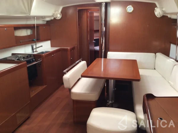 Oceanis 43 - Yacht Charter Sailica