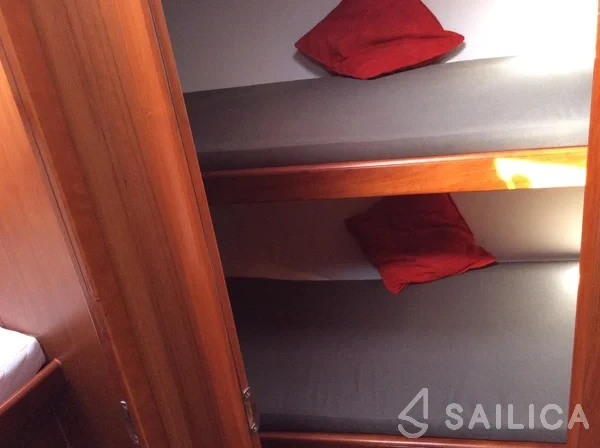 Oceanis 43 - Yacht Charter Sailica