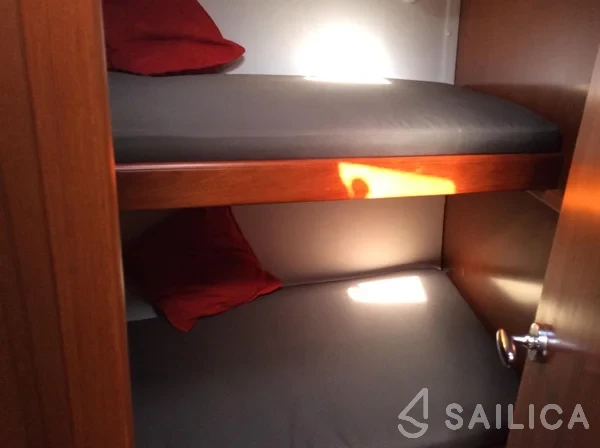 Oceanis 43 - Yacht Charter Sailica