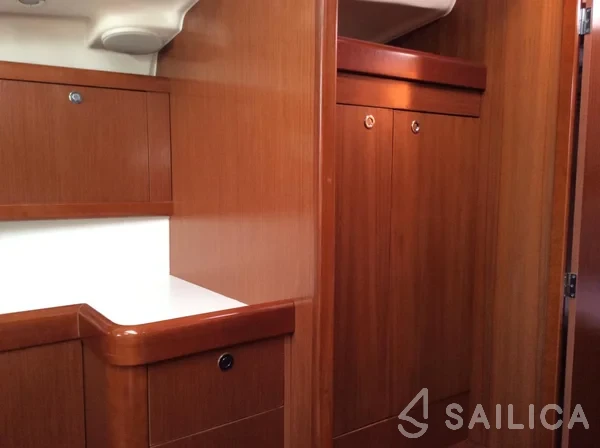 Oceanis 43 - Yacht Charter Sailica