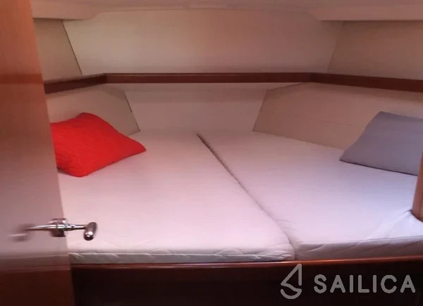 Oceanis 43 - Photo #20 Oceanis 43 - Yacht Charter Sailica