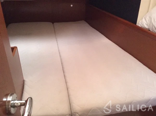 Oceanis 43 - Photo #31 Oceanis 43 - Yacht Charter Sailica
