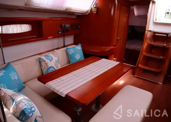 Oceanis 43 - Photo #18 Oceanis 43 - Yacht Charter Sailica