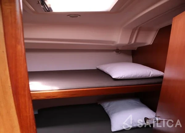 Oceanis 43 - Photo #21 Oceanis 43 - Yacht Charter Sailica