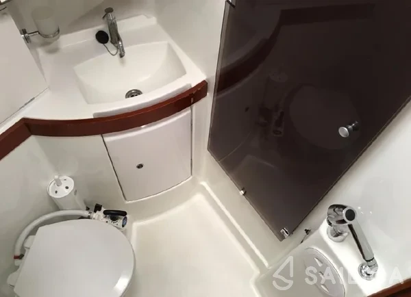 Oceanis 43 - Photo #22 Oceanis 43 - Yacht Charter Sailica