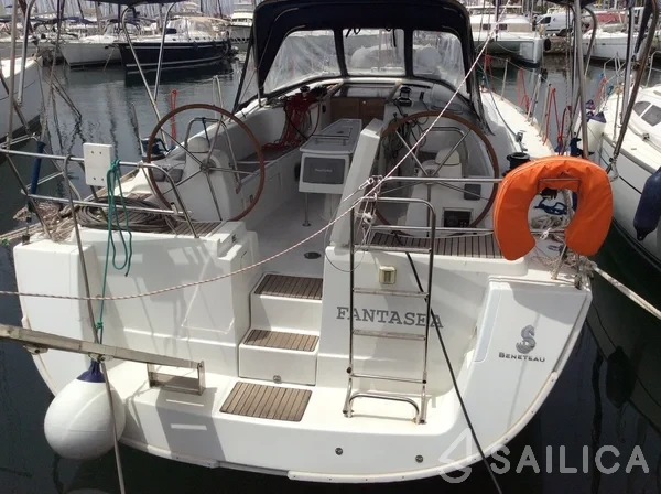 Oceanis 43 - Photo #23 Oceanis 43 - Yacht Charter Sailica