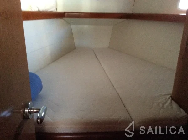 Oceanis 43 - Photo #29 Oceanis 43 - Yacht Charter Sailica