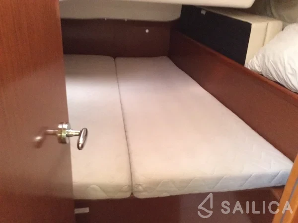Oceanis 43 - Photo #32 Oceanis 43 - Yacht Charter Sailica