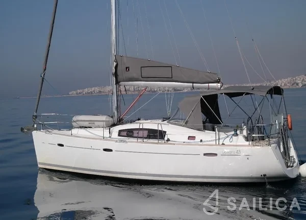 Oceanis 43 - Photo #14 Oceanis 43 - Yacht Charter Sailica