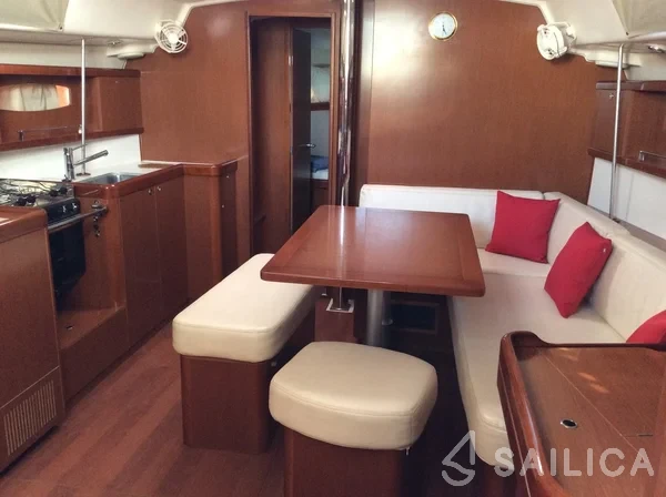 Oceanis 43 - Photo #27 Oceanis 43 - Yacht Charter Sailica