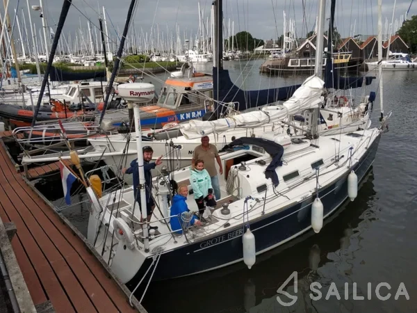 First 36.7 - Yacht Charter Sailica