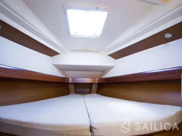 Sun Odyssey 39 DS - Yacht Charter Sailica