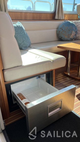 Linssen Grand Sturdy 40.0 Sedan - Yacht Charter Sailica