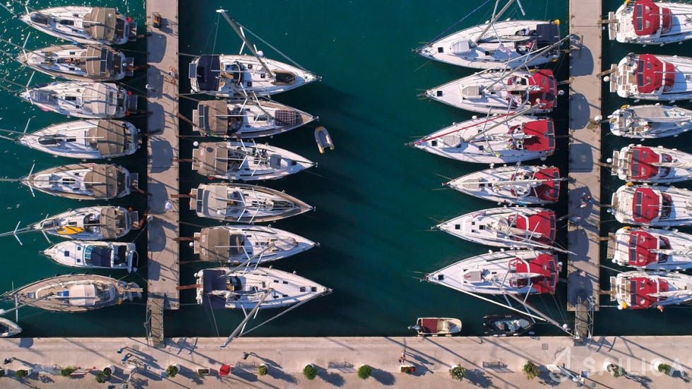 Dufour 412 GL - Yacht Charter Sailica