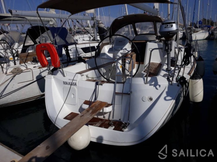 Sun Odyssey 33i - Yacht Charter Sailica