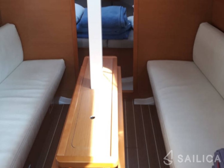 Sun Odyssey 33i - Yacht Charter Sailica