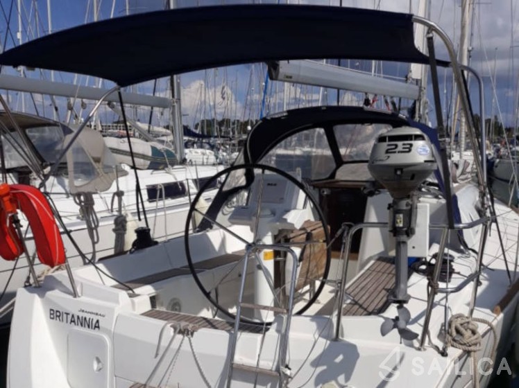Sun Odyssey 33i - Yacht Charter Sailica