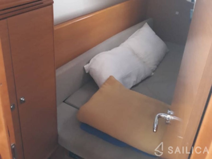 Sun Odyssey 33i - Yacht Charter Sailica