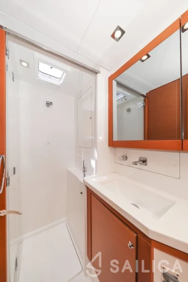 Lagoon 450 - Yacht Charter Sailica