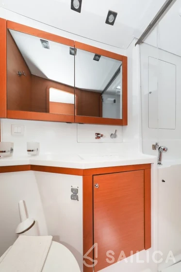 Lagoon 450 - Yacht Charter Sailica