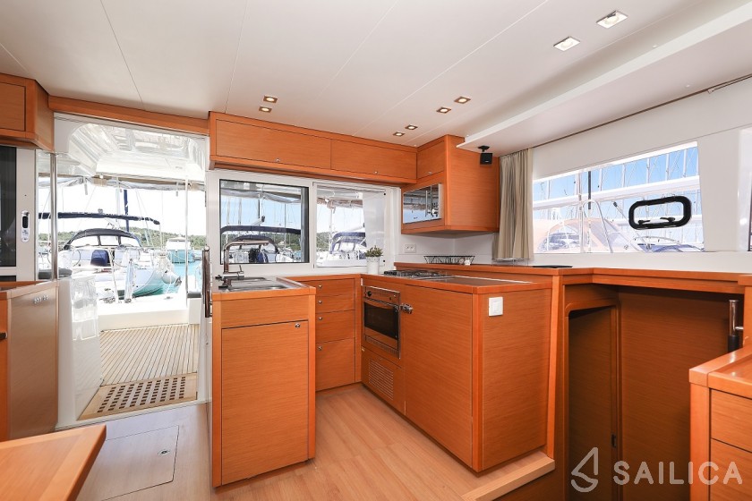 Lagoon 450 - Yacht Charter Sailica