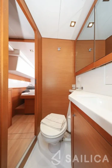 Lagoon 450 - Yacht Charter Sailica