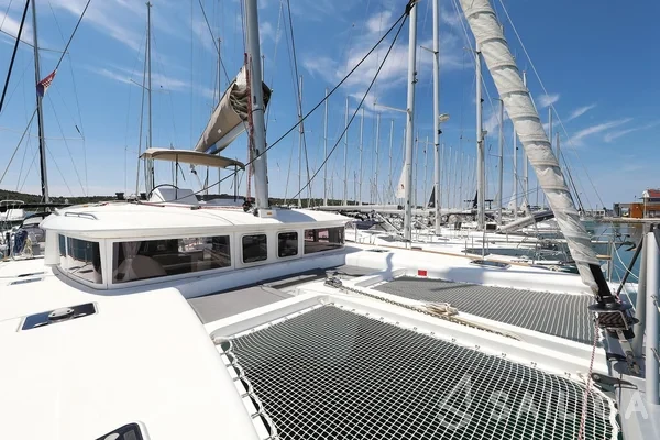Lagoon 450 - Yacht Charter Sailica