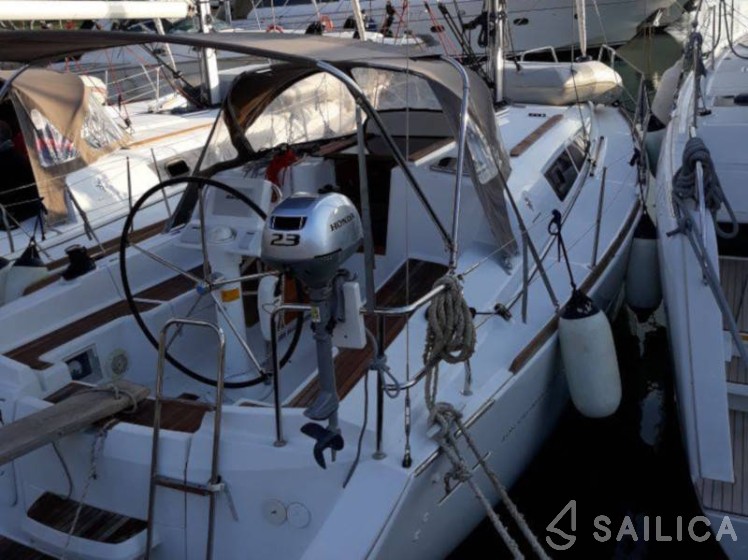 Sun Odyssey 33i - Yacht Charter Sailica