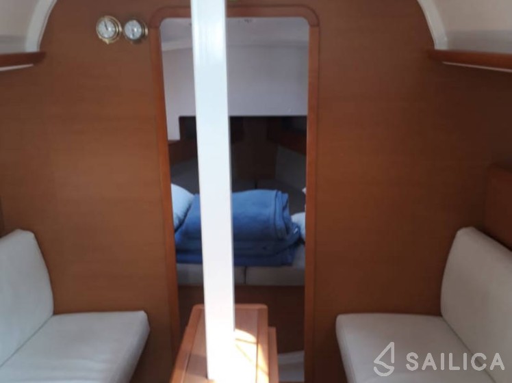 Sun Odyssey 33i - Yacht Charter Sailica