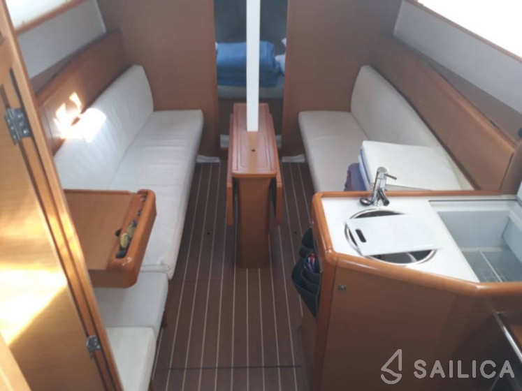 Sun Odyssey 33i - Yacht Charter Sailica