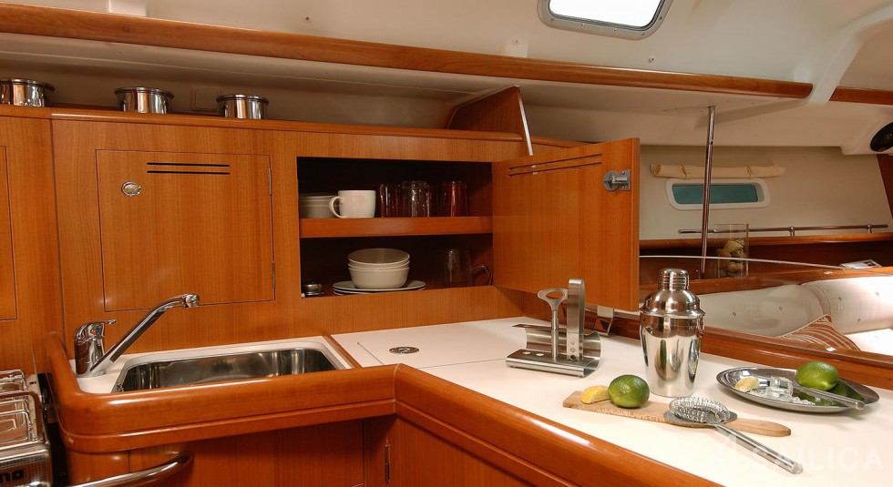 Oceanis 343 - Yacht Charter Sailica