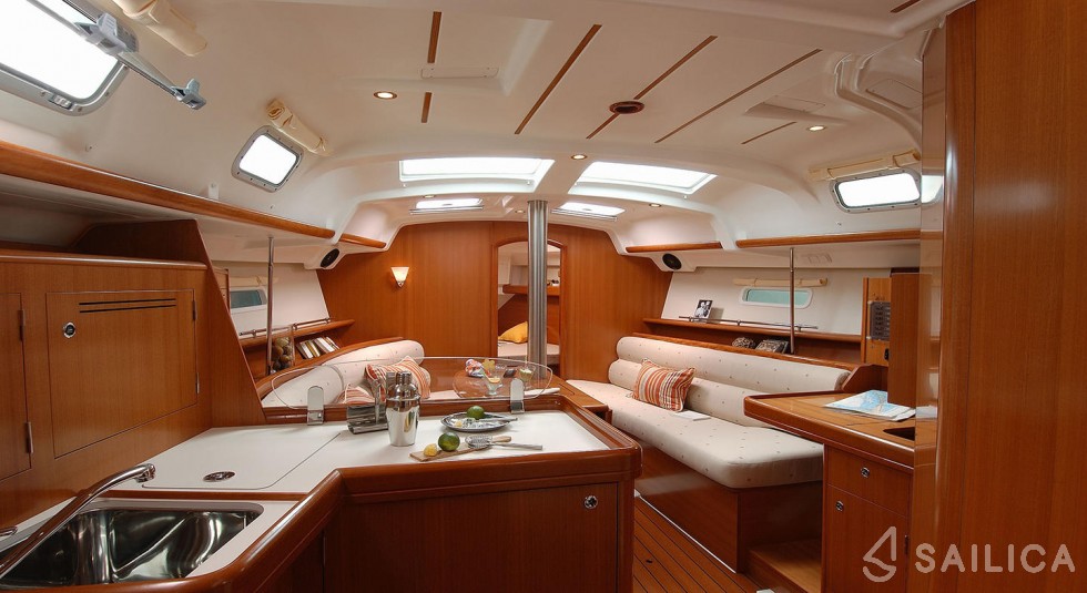 Oceanis 343 - Yacht Charter Sailica