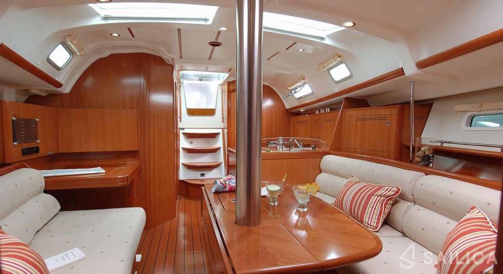 Oceanis 343 - Yacht Charter Sailica