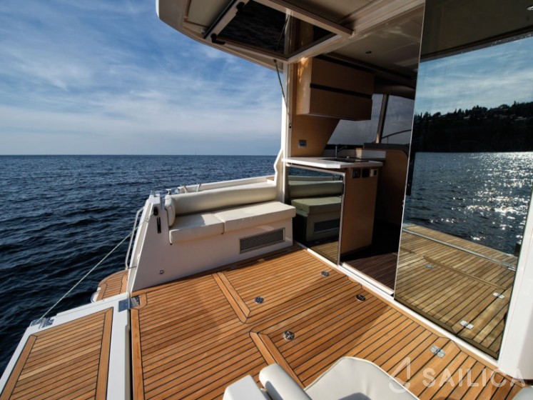 Greenline 39 - Yacht Charter Sailica