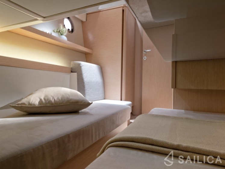 Greenline 39 - Yacht Charter Sailica