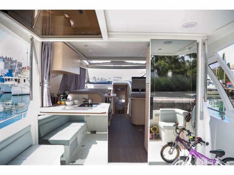 Greenline 39 - Yacht Charter Sailica