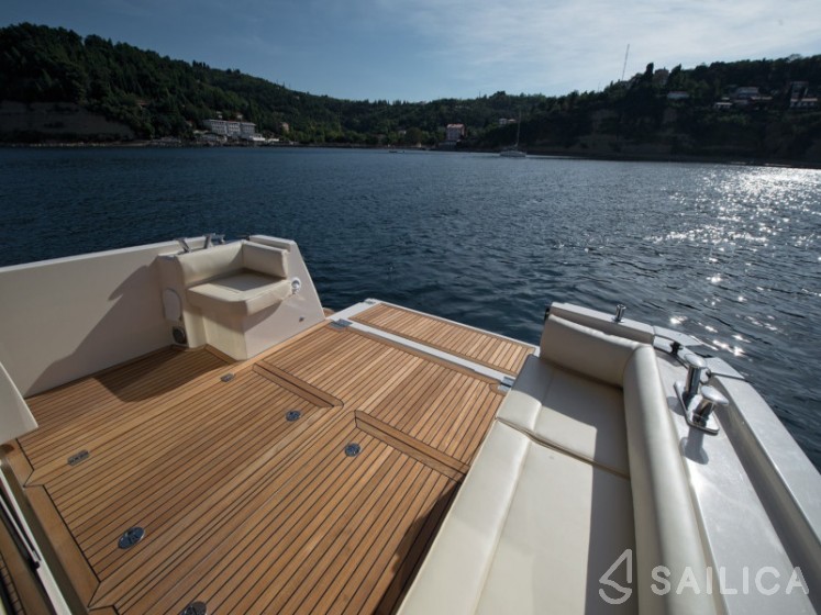 Greenline 39 - Yacht Charter Sailica